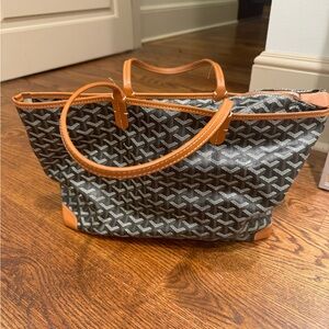 Goyard tote zip up bag